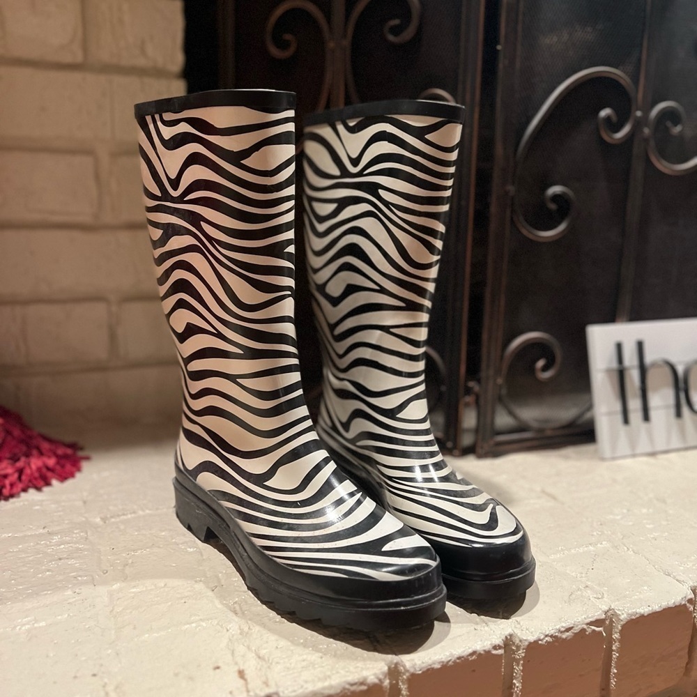 143 Girl Zebra Printed Raisin Rain Boots - Size 9